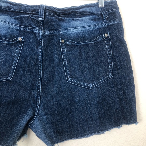 Lolo distressed shorts with zipper pocket - Picture 5 of 6